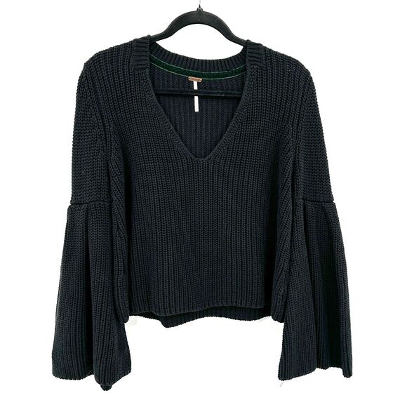 FREE PEOPLE Black Damsel Bell Sleeve Cropped Boxy Oversized Boho Knit Sweater XS - Picture 4 of 9
